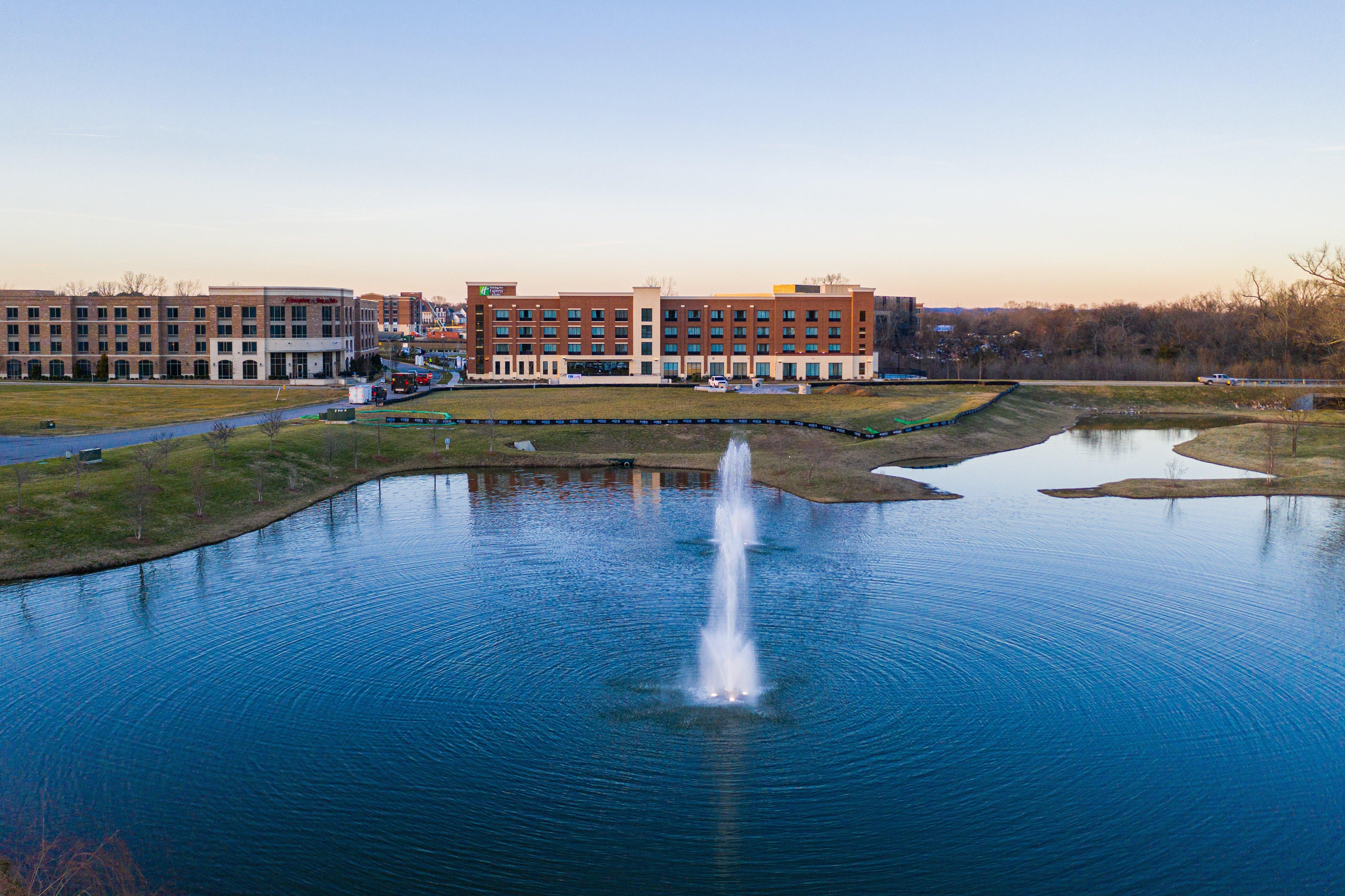Holiday Inn Express & Suites Franklin - Berry Farms By Ihg المظهر الخارجي الصورة